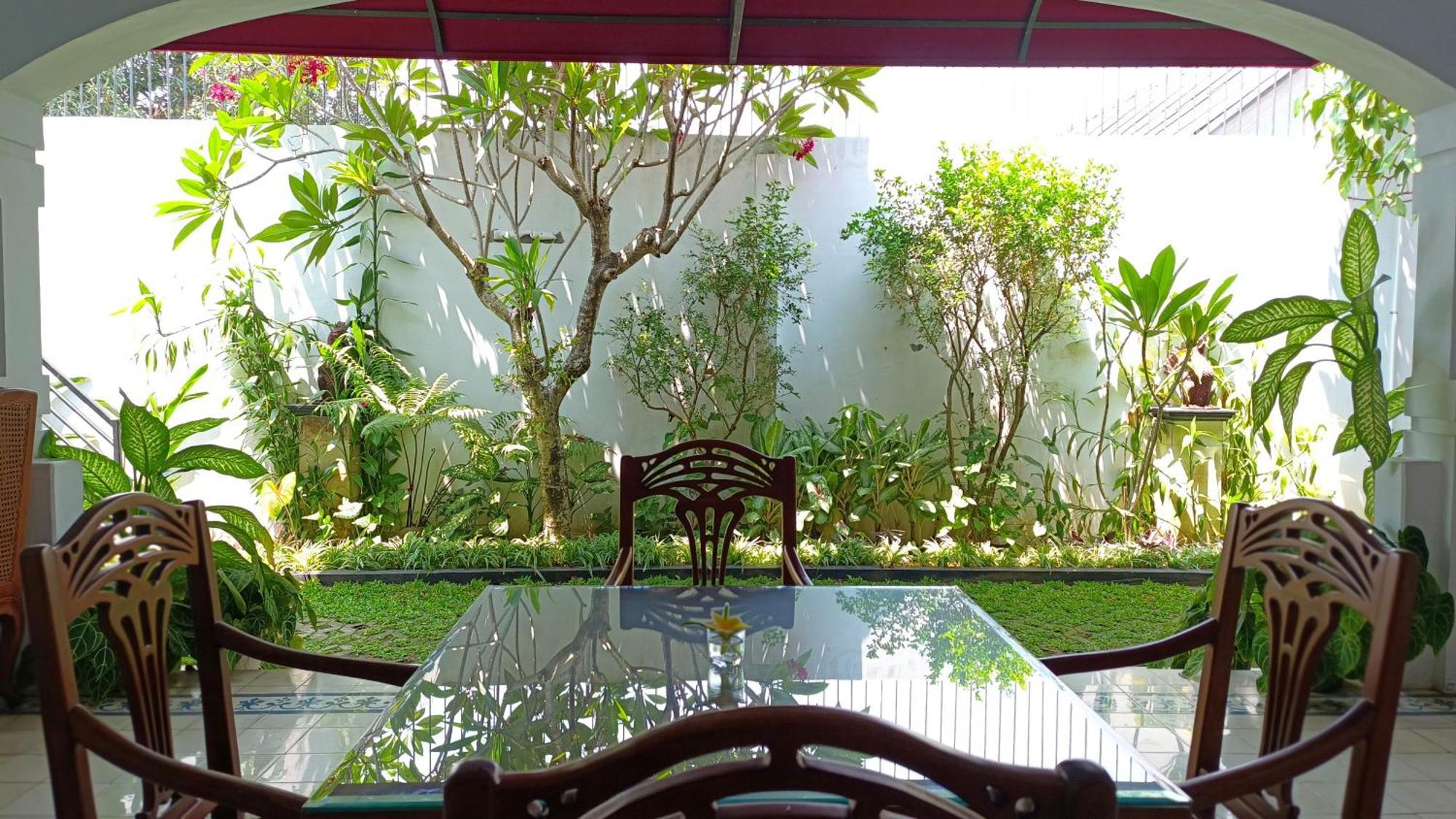 Griya Asih Hotel Yogyakarta Exterior photo