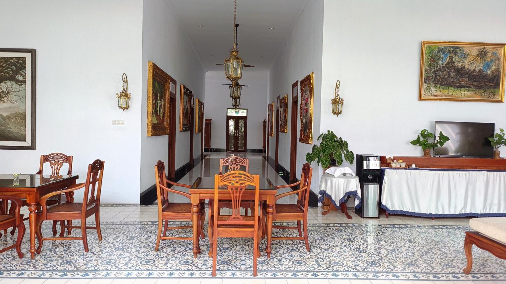 Griya Asih Hotel Yogyakarta Exterior photo